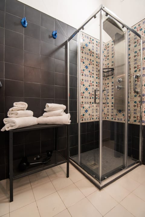 Comfort Quadruple Room | Bathroom shower