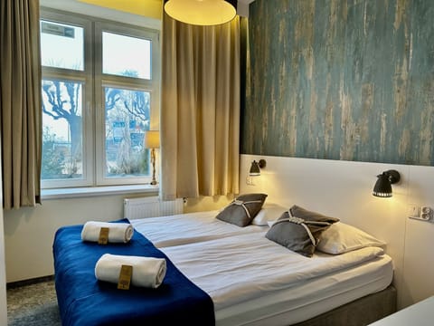 Hypo-allergenic bedding, memory foam beds, laptop workspace