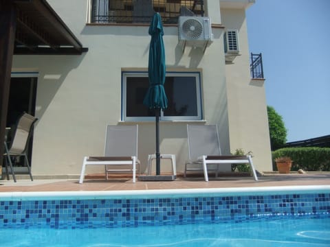 plenty of sunbathing areas