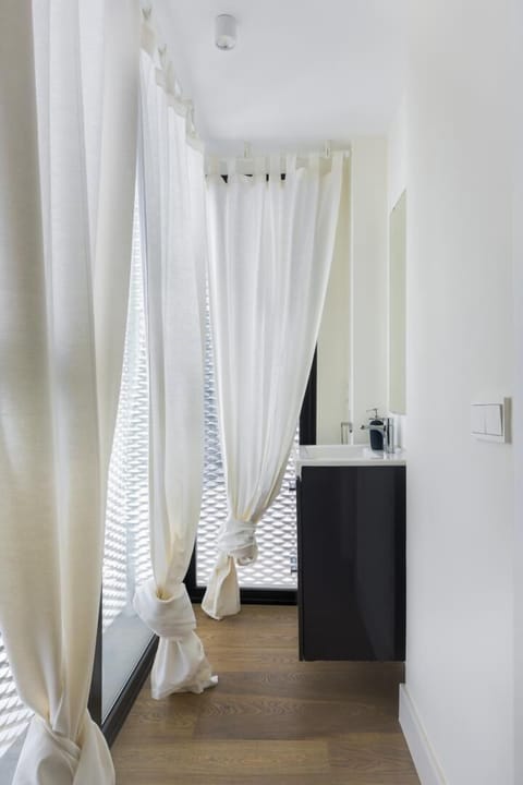 Apartment (2 Bedrooms) | Bathroom | Separate tub and shower, deep soaking tub, hair dryer, towels