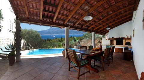 Villa, 5 Bedrooms | Terrace/patio