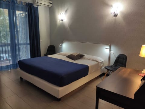 Deluxe Room | Egyptian cotton sheets, premium bedding, down comforters, free minibar