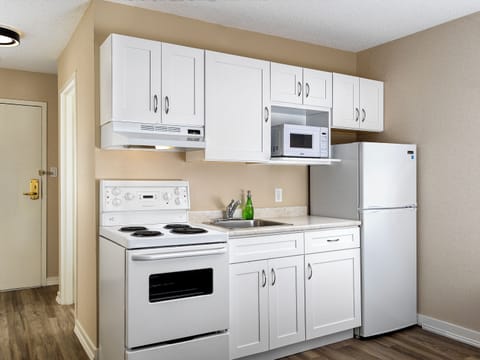 Fridge, espresso maker, coffee/tea maker, electric kettle