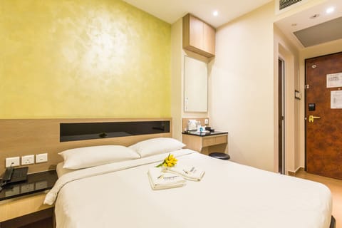 Superior Room, 1 Queen Bed | In-room safe, iron/ironing board (on request), WiFi (free), bed sheets