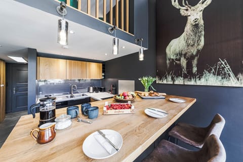 Breakfast bar / kitchen