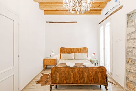 Apartment, 5 Bedrooms | 5 bedrooms, iron/ironing board, travel crib, bed sheets