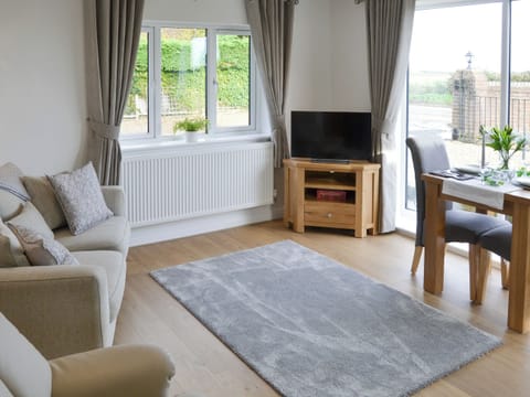 Welcoming living and dining area | Seabreeze, Walcott