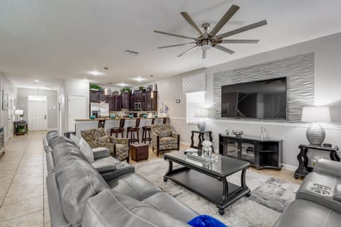 Family room
Leather sectional
75" 4k Smart TV
Large fan