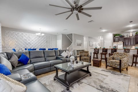 Family room
Leather sectional
75" 4k Smart TV
Large fan