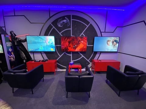 Game room
3 - 55" 4k Smart TVs
PS4 & Nintendo Switch