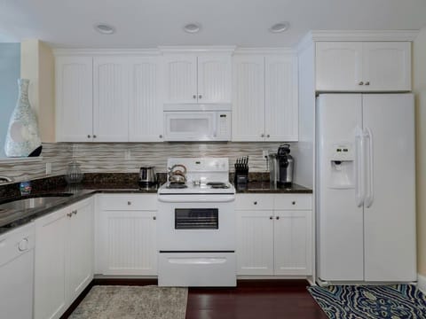 Fully stocked kitchen - has everything you need.