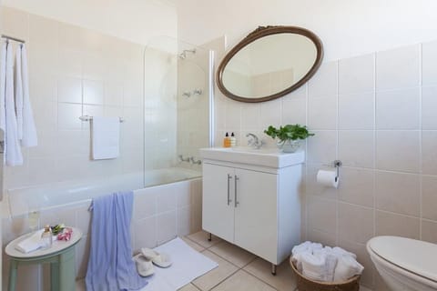 Double Room (Maple) | Bathroom | Free toiletries, hair dryer, towels, soap
