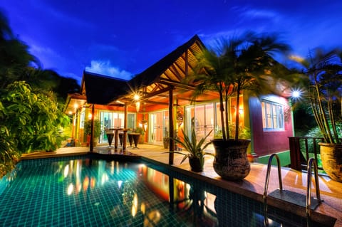 Villa, 2 Bedrooms, Non Smoking, Kitchen | 2 bedrooms, desk, iron/ironing board, free WiFi