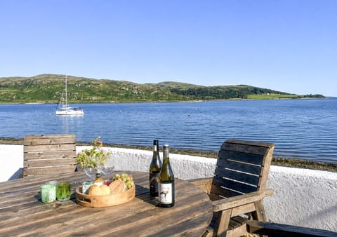 Terrace & sea views