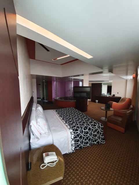 Soundproofing, free WiFi, bed sheets