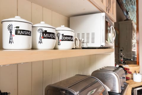 Daily continental breakfast (ZAR 125.00 per person)