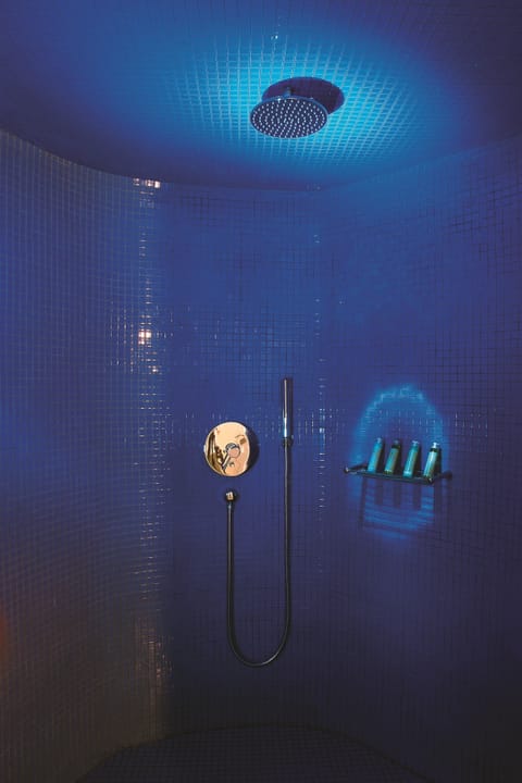 Junior Suite, Caldera View, Ground floor, Shared terrace (Not secluded) | Bathroom shower