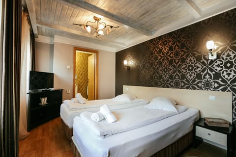 Double or Twin Room | Desk, soundproofing, iron/ironing board, free WiFi