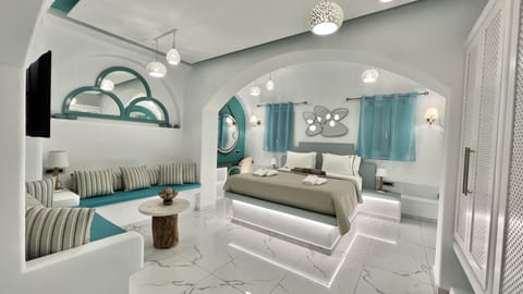 Deluxe Suite | Hypo-allergenic bedding, in-room safe, individually decorated