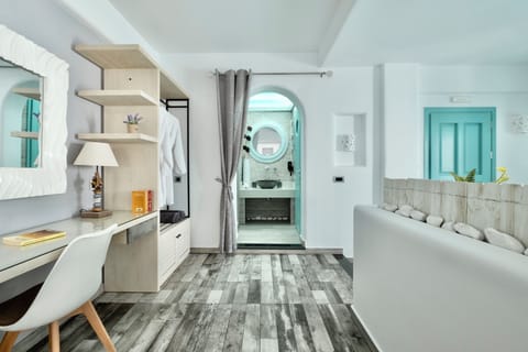 Hypo-allergenic bedding, in-room safe, individually decorated