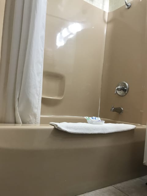 Double Room | Bathroom | Bathtub, hair dryer, towels