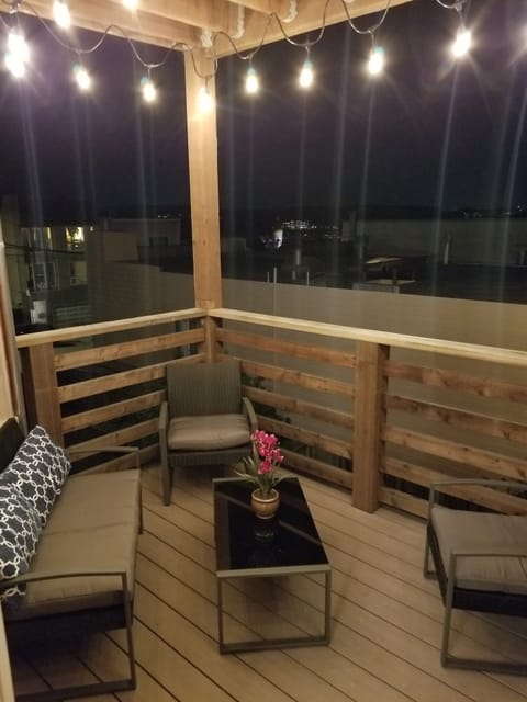 Outdoor patio, smoking permitted here.