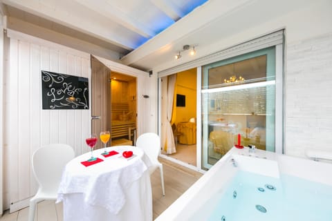 Suite private terrace and external jetted tub + External Sauna | Minibar, in-room safe, desk, soundproofing