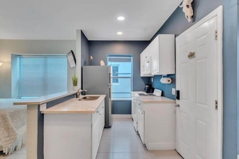 #4 = Seahorse Hideaway = 1 bedroom w/ queen sized bed and a futon couch | Private kitchen | Fridge, microwave, oven, stovetop