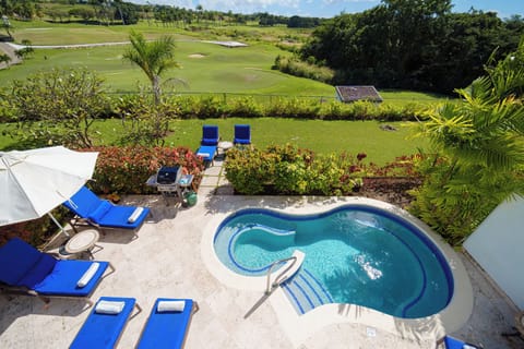 Stylish townhouse with a private pool