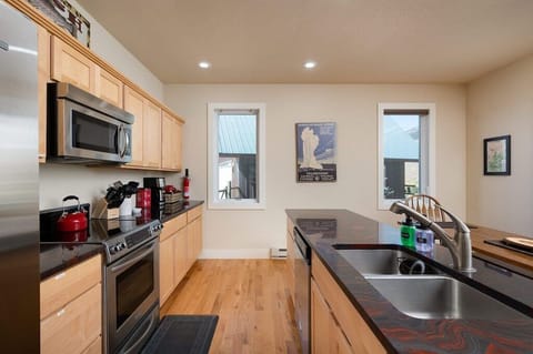 Attractive counter top in beautiful earth tones.