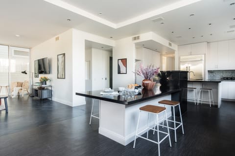 Balboa I. Dining area.