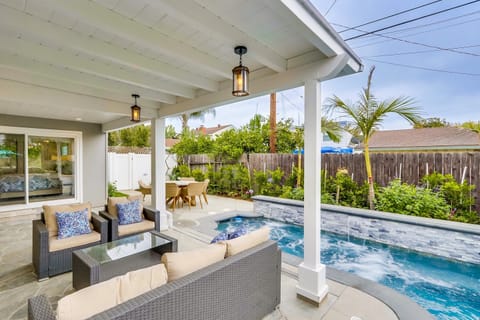 Beautiful Outdoor Patio and Jacuzzi