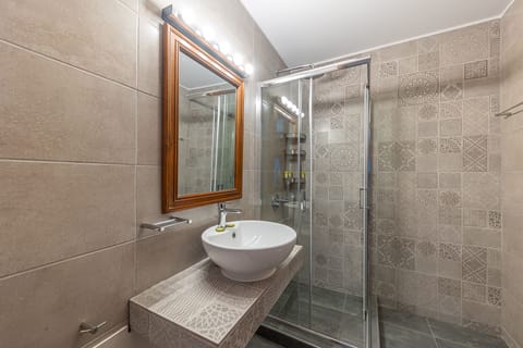 Double or Twin Room, Sea View | Bathroom | Hair dryer, towels