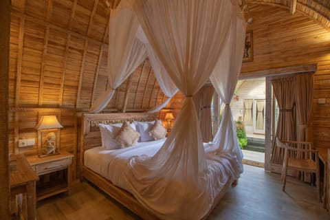 Minibar, individually decorated, individually furnished, desk