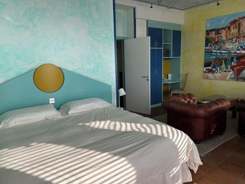 Deluxe Double Room | Desk, laptop workspace, blackout drapes, free WiFi