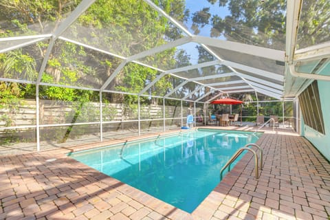 Sarasota Vacation Rental | 2BR | 2BA | 1,300 Sq Ft | 2 Steps Required