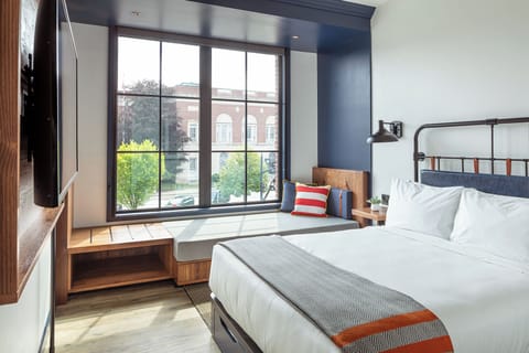 Room, 1 Queen Bed | Frette Italian sheets, premium bedding, in-room safe, blackout drapes