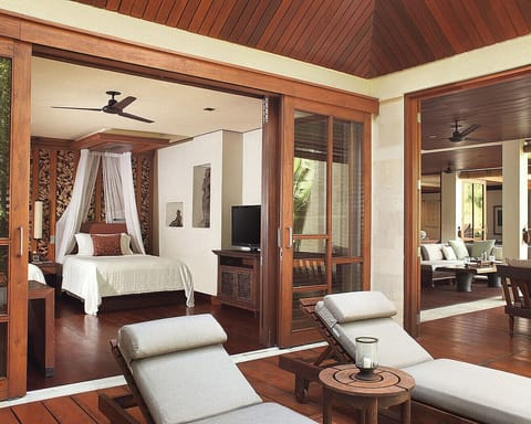 Villa, 2 Bedrooms, Non Smoking (King and 2 Queen) | Minibar, in-room safe, desk, blackout drapes