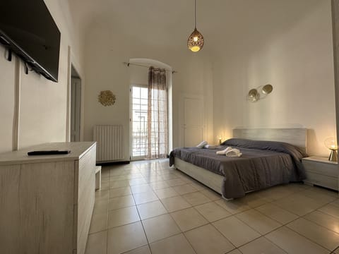 Deluxe Apartment | Premium bedding, memory foam beds, laptop workspace, free WiFi