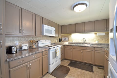 Kitchen with plenty of space