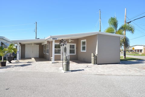 Bay Cottage - Front area