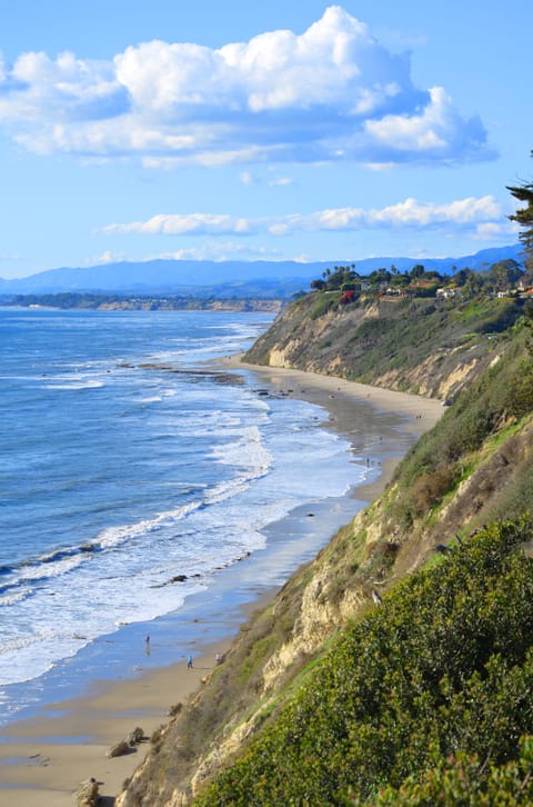 Views of the Pacific a short walk away. 