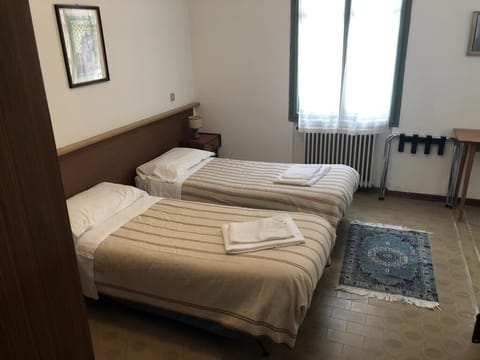 Double Room, Private Bathroom (External) | Bed sheets