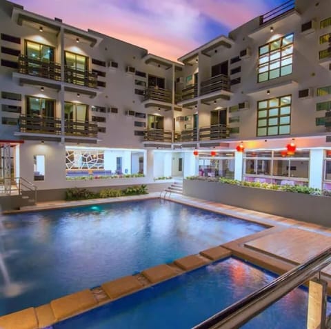 2 outdoor pools