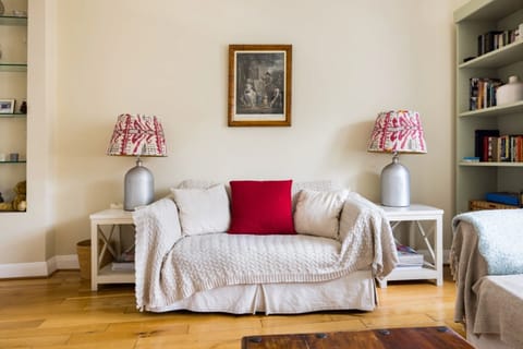 Comfy and cosy sitting room 