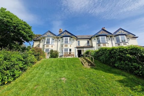 3 Avonside garden