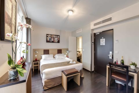 In-room safe, desk, soundproofing, iron/ironing board