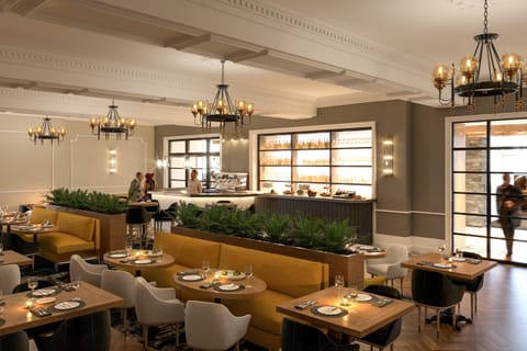 Breakfast, lunch, dinner served; British cuisine, garden views 