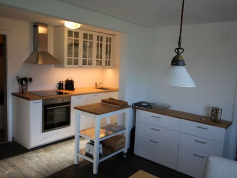 Plant, Sky, Cloud, Building, Tree, Wood, Land Lot, Window, Residential Area, Leisure