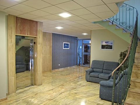 32-inch LCD TV with digital channels, TV